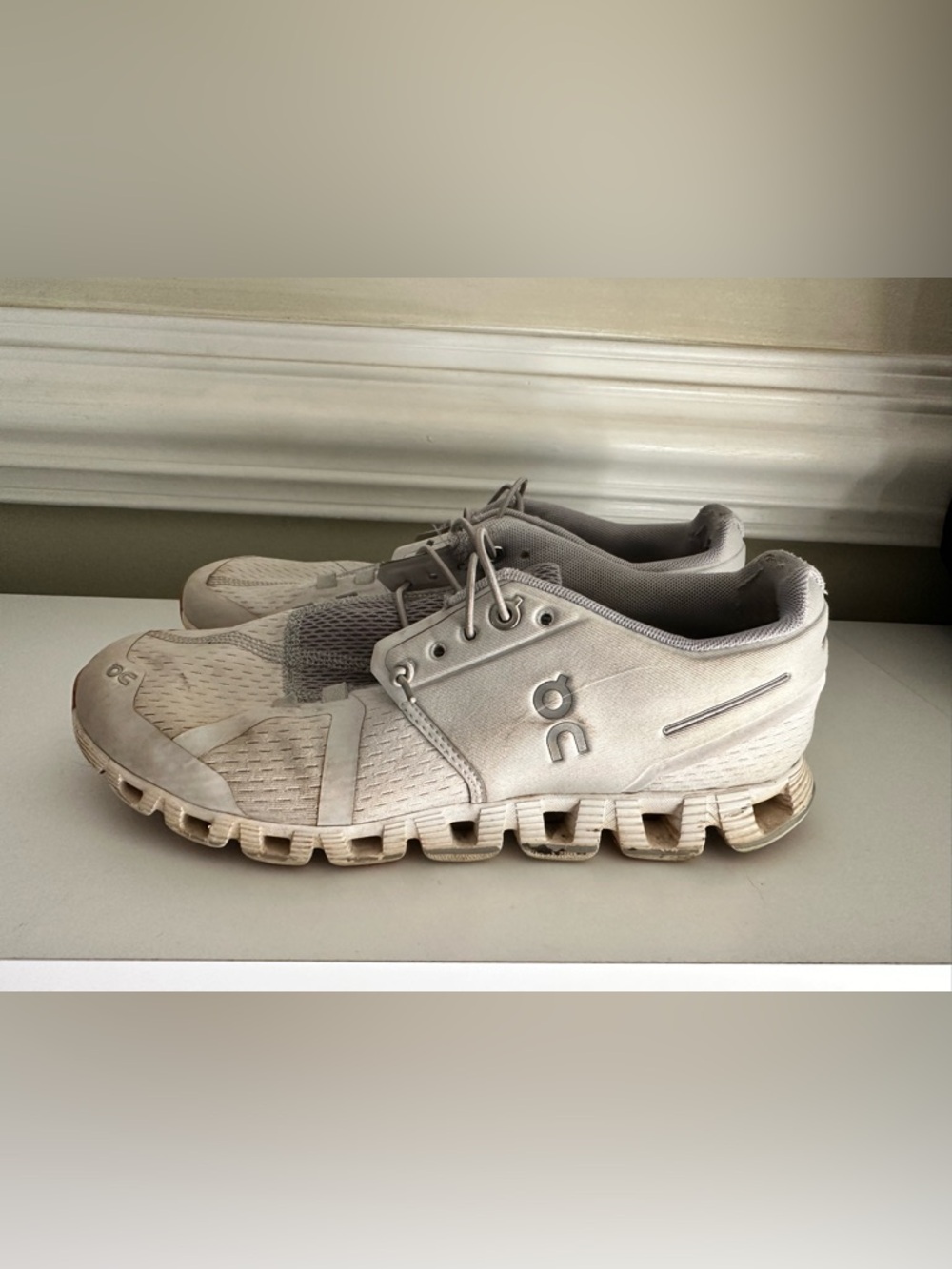 ON CLOUD women’s grey sneakers